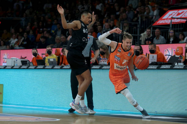 当列维将更 当列维将更